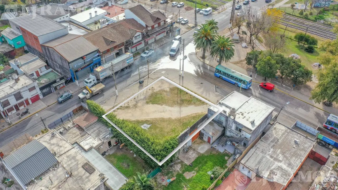 Terreno en Avda de Mayo al 400