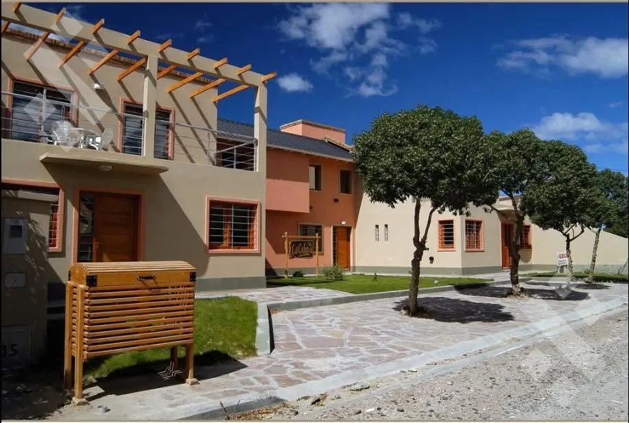 Edificio en Los Acantilados al 300