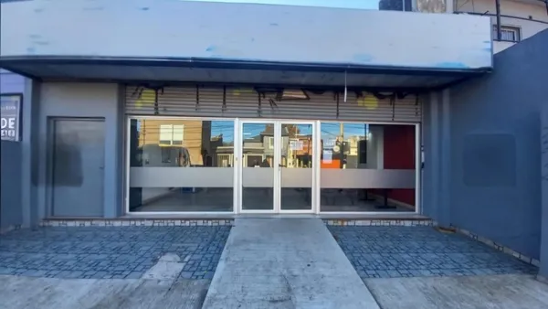 Local Comercial en Local de 240 mtrs en Rivadavia 2569. Polvorines