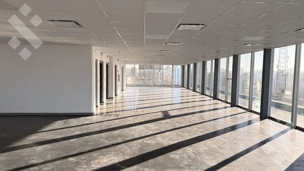 Oficina en ALQUILER (EN EXCLUSIVA) OFICINA 260m2 (ULTIMO PISO) CON 2 COCHERAS - MICROCENTRO NEUQUÉN