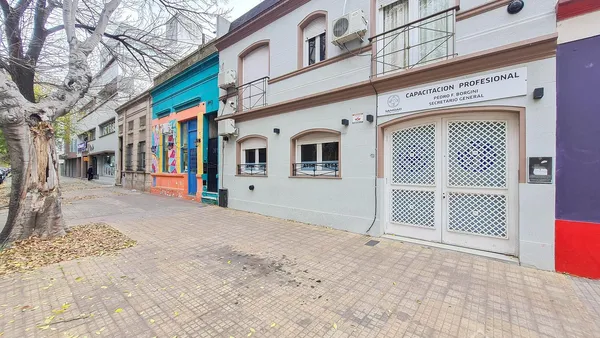 Oficina en 5 entre 39 y 40