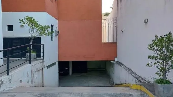 Cochera en Maestro Vidal al 100