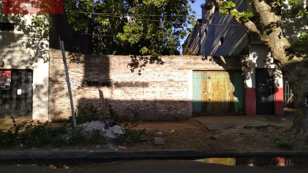Terreno en VENTA TERRENO SUCRE al 300 MORON CENTRO DE 215 M2