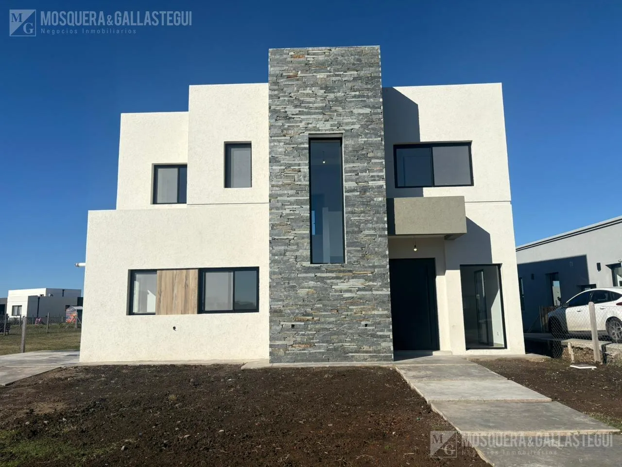 Casa en Santa Elisa al 100