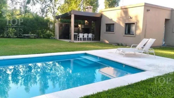 Casa en av dean funes, villa nueva, tigre al 2000