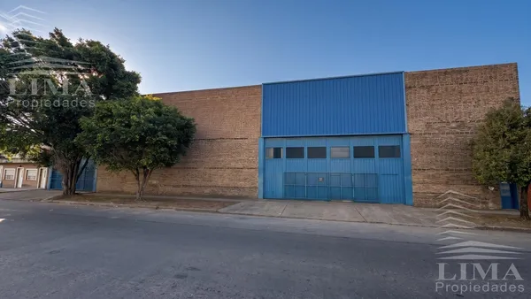 Local Comercial en Galpón Industrial - Bv Seguí 3250