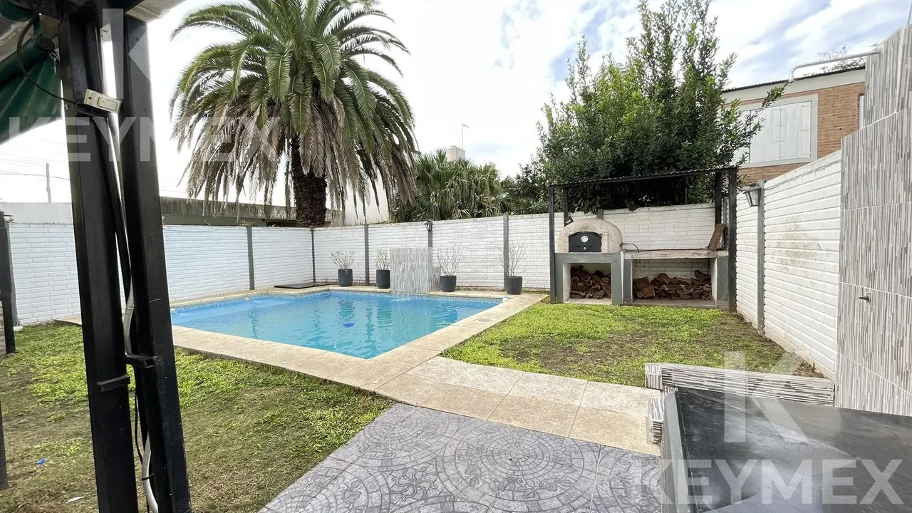 Casa en 147 e/57 y 58
