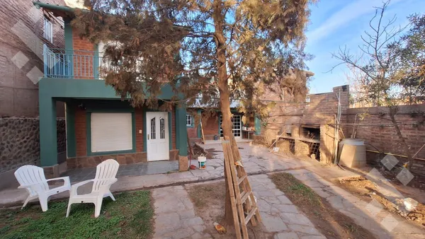 Casa en En Venta, | Casa de 6 dormitorios y Patio | Añelo