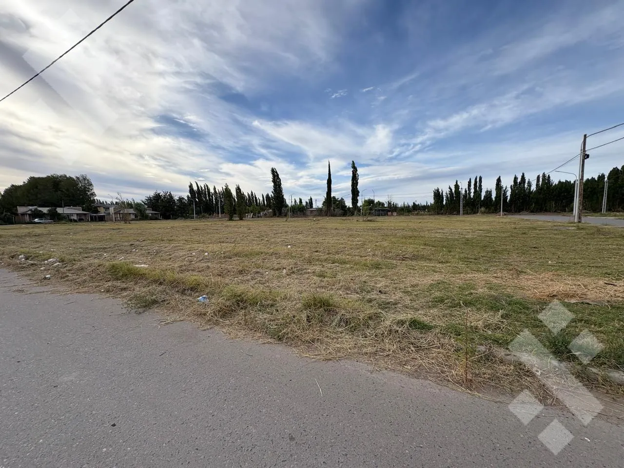 Terreno en LOTE COMERCIAL Y RESIDENCIAL sobre calle Alberdi Barrio Los Cedros III Plottier
