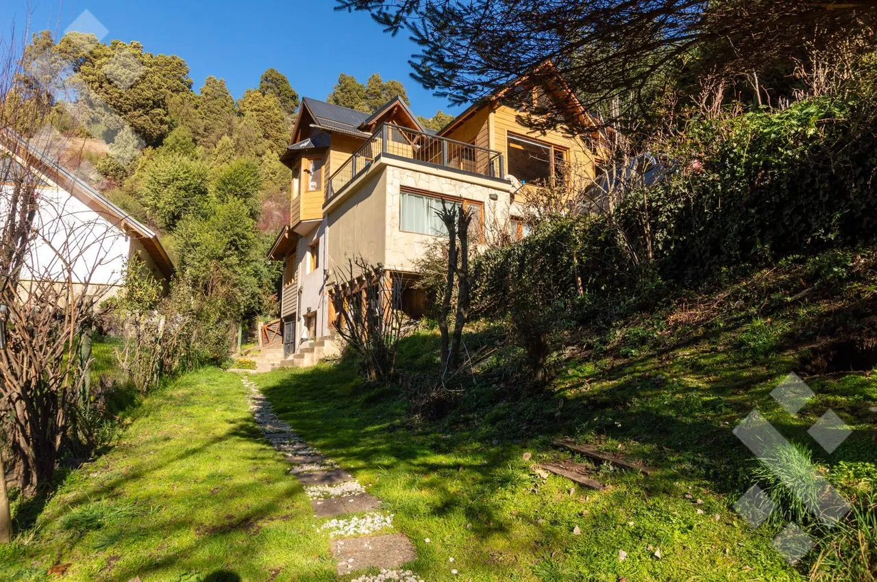 Casa en Casa 3 dormitorios, estudio, cochera, lavadero - San Martin de los Andes