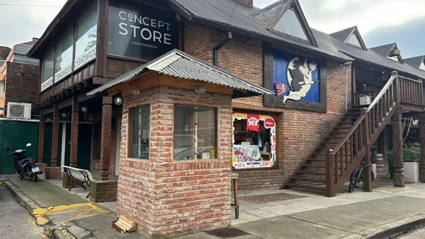 Local Comercial en Blanco encalada al 2200