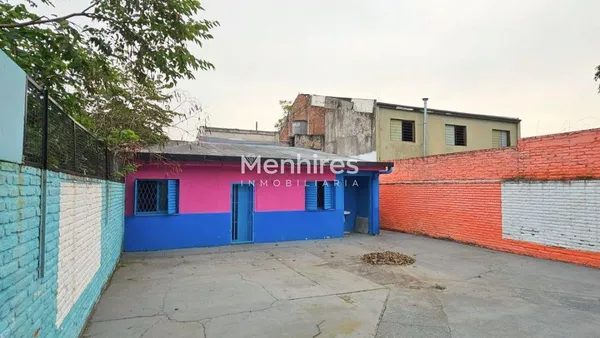 Casa en Alquiler comercial | Propiedad de 5 ambientes con patio y 2 baños