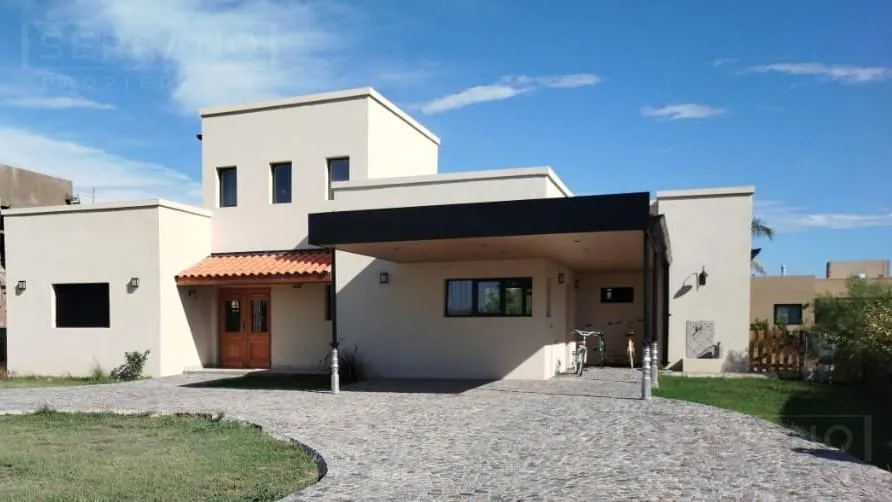 Casa en Venta Casa 5 ambientes con Piscina en Barrio Cerrado Los Juncos, Luján
