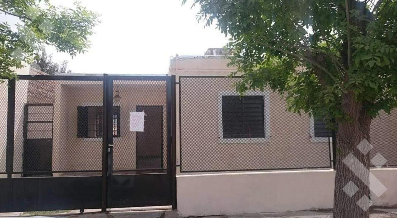 Casa en VENTA-CASA-3DORMITORIOS-BARRIO CENTRO-CATRIEL-RIO NEGRO-ANATUYA 300