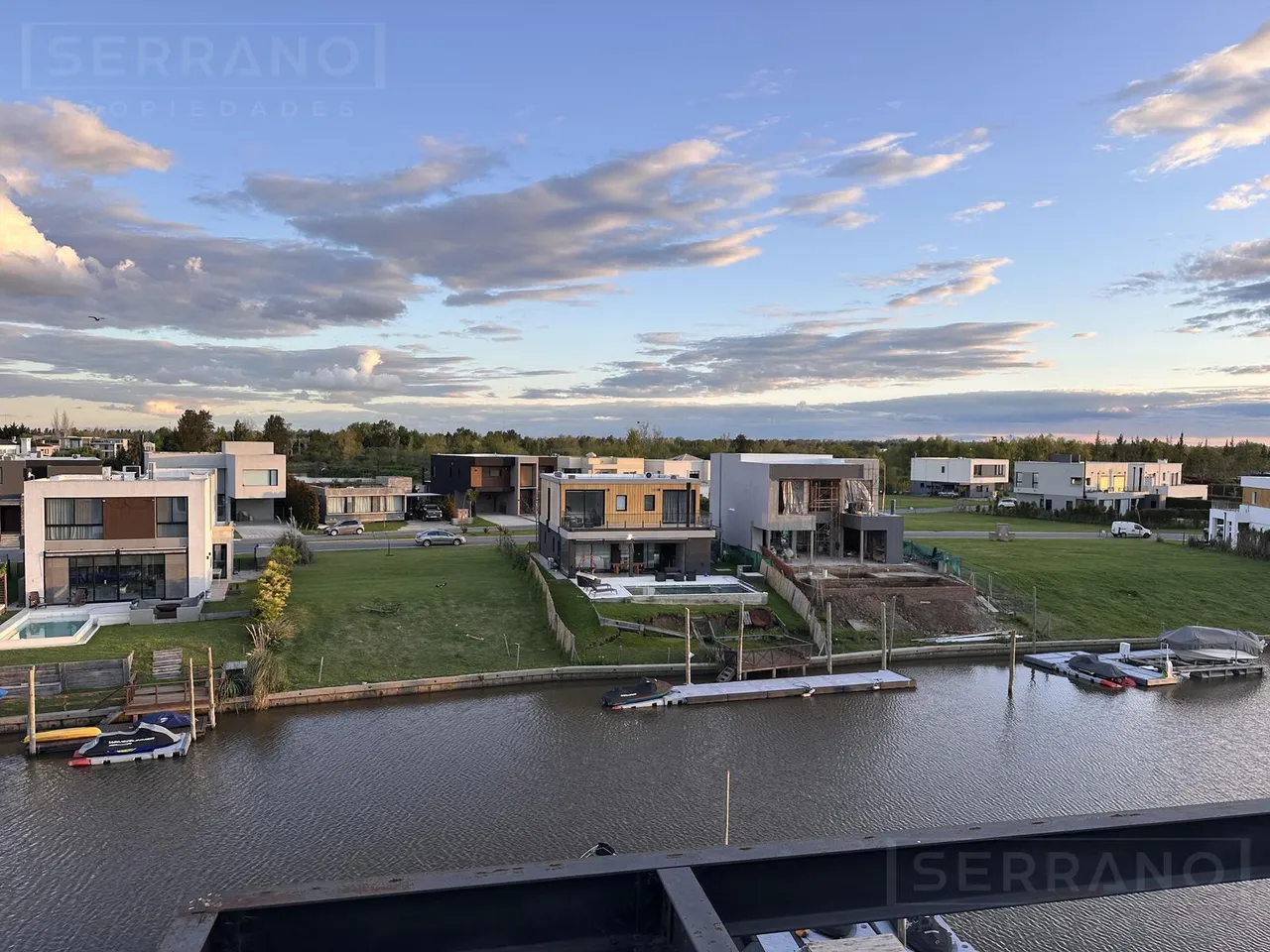 Casa en JBI. Alquiler casa con amarra propia en el barrio Náutico Canal en Dique Luján, Villanueva Tigre