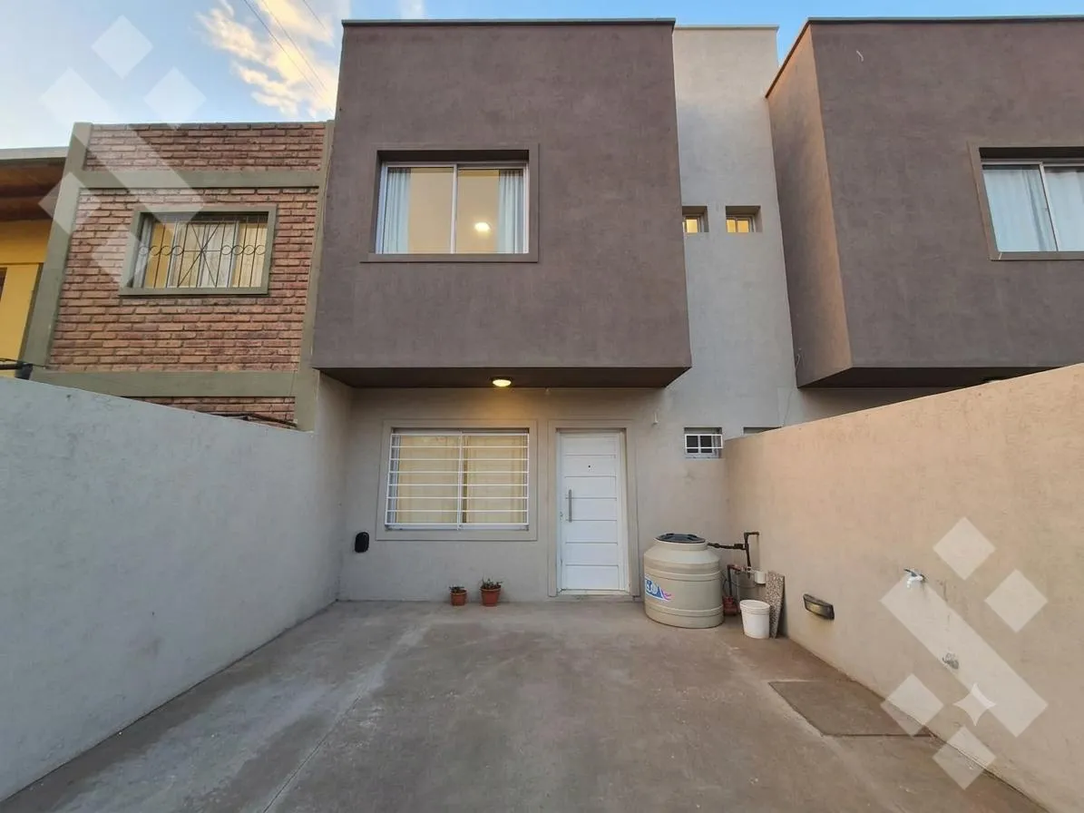 Departamento en En Alquiler | PH de 3 Dormitorios | Plottier
