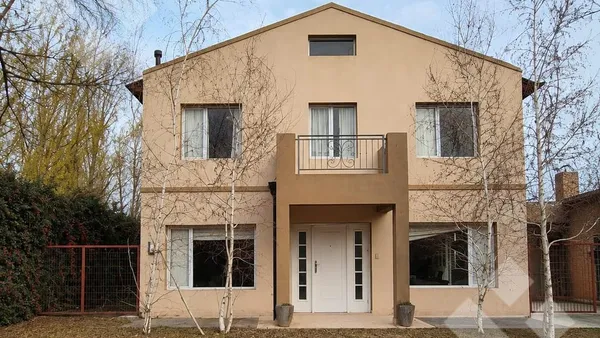 Casa en B° PRIVADO EL MAITEN Figueroa 2800