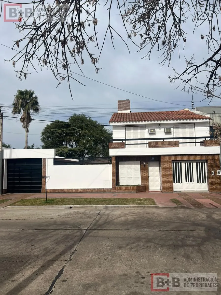 Casa en Eduardo Oliber al 500