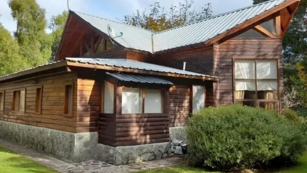 Casa en Casa + cabaña en terreno de 5.000m2 en Lago Puelo (FC-246)