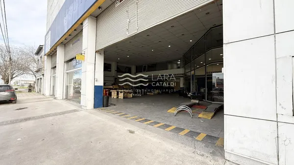 Local Comercial en Champagnat al 2200