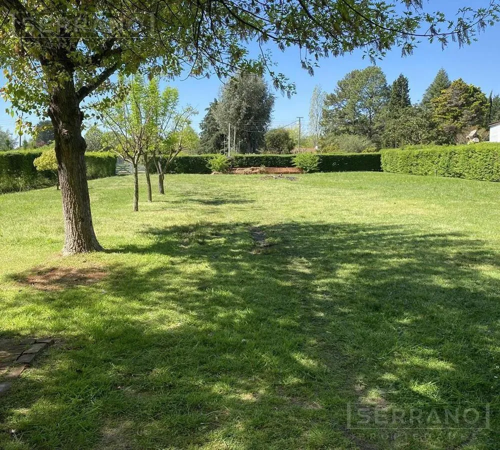 Terreno en AUR. Venta Lote de 1700m2 con mejoras. Parque Sakura. Exaltación de la Cruz