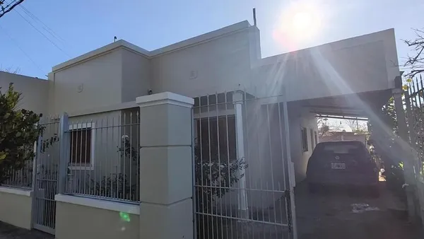 Casa en Adelina De Maria 1400