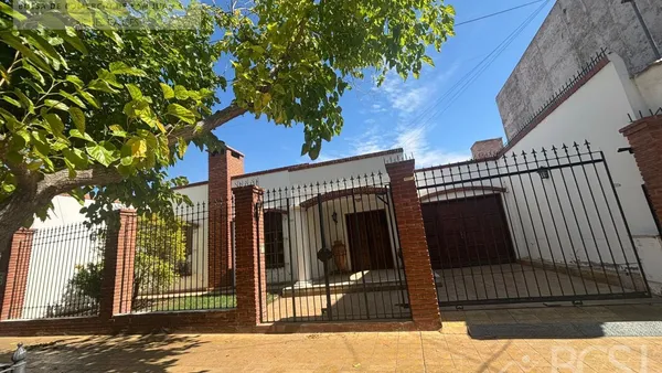 Casa en 9 de Julio entre Entre Rios y Sarmiento.