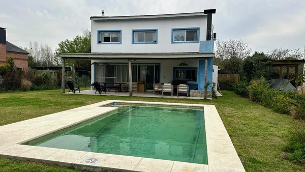 Casa en MJR. Alquiler casa 4 ambientes con piscina y amplio parque en Barrio La Emilia, Pilar.