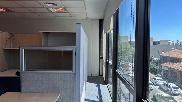 Oficina en JBI. Oficina en alquiler de 220m2 con 4 cocheras en Avenida fondo de la legua al 900, Martínez