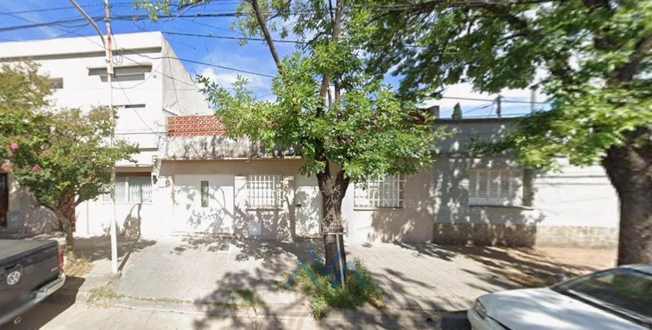 Casa en Venta o Permuta: Casa de 2 dormitorios con patio, quincho y terraza en Río de Janeiro al 200