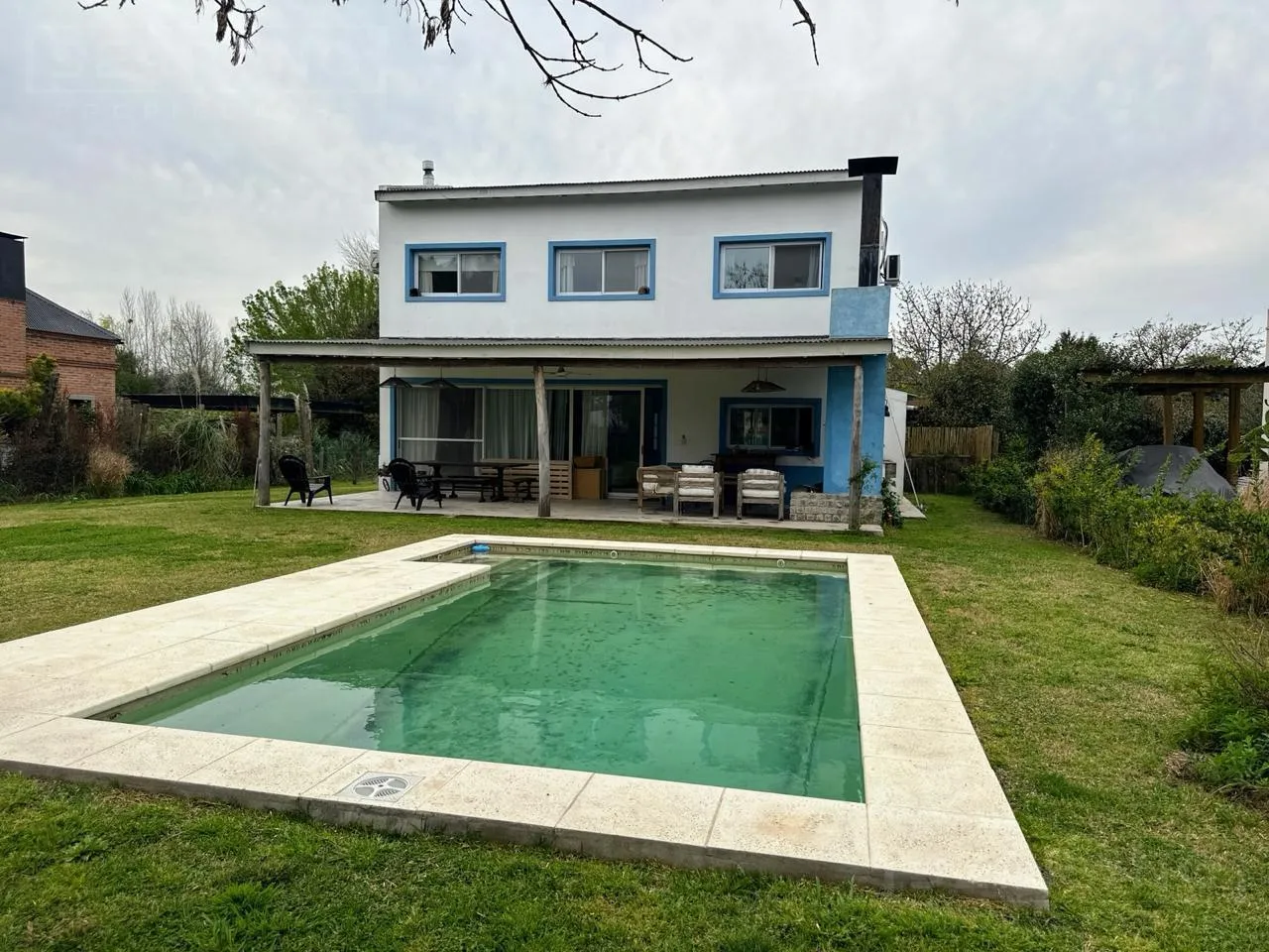 Casa en MJR. Venta casa 4 ambientes con piscina y amplio parque en Barrio La Emilia, Pilar.