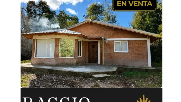 Casa en Casa de 3 habitaciones, 2400m2 de terreno con 100m de costa de arroyo en Isla Sur, Lago Puelo, Chubut (EZ-76)
