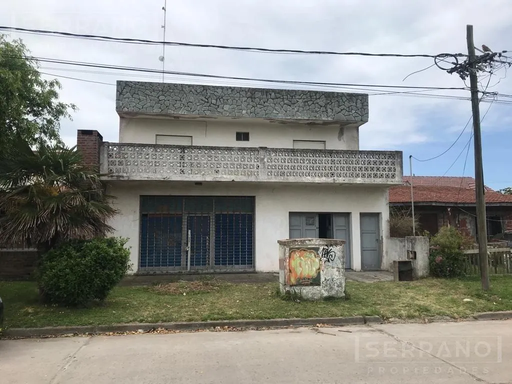 Casa en SGM. Venta Casa Faro Norte 6 ambientes 2 Plantas Jardin Cochera Calle Lituania y Thames 0