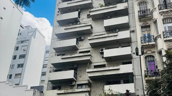 Departamento en Av Belgrano al 1700