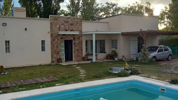 Casa en sarmiento al 5800 barrio privado Los Paraisos