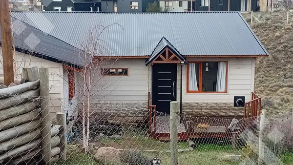 Casa en Calle Lago Nompehuen - Barrio Los Coirones
