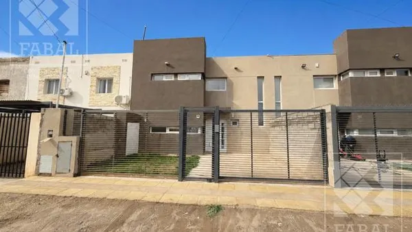 Casa en Los Álamos - Zona Confluencia al 1700