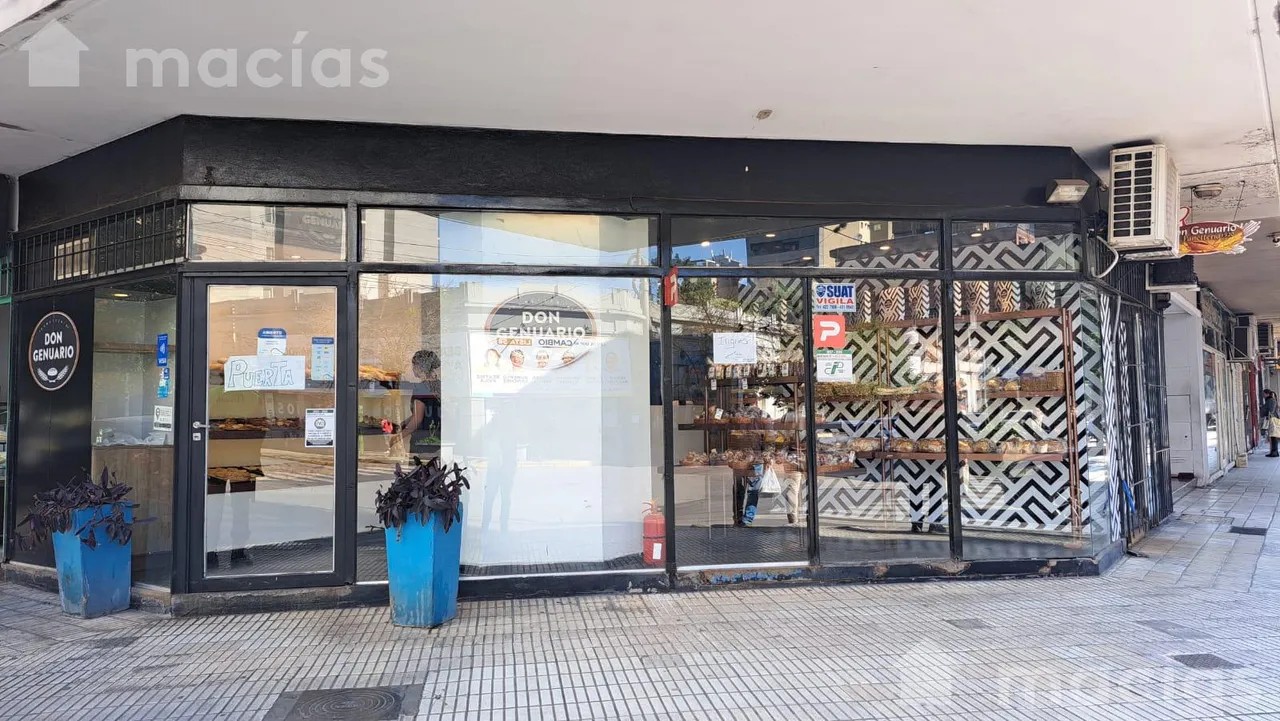 Local Comercial en Marcos Paz y Virgen de la Merced (Ex Rivadavia)