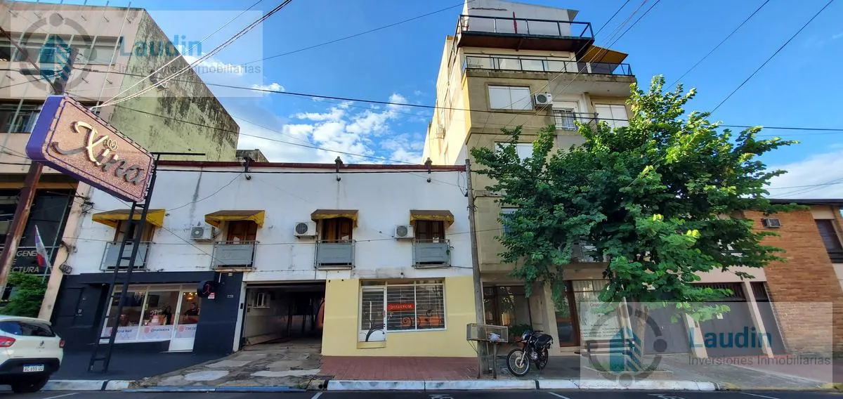 Local Comercial en Se vende propiedad céntrica con Locales y departamentos sobre calle Bolivar