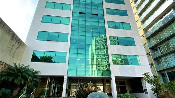 Oficina en Libertador al 2300