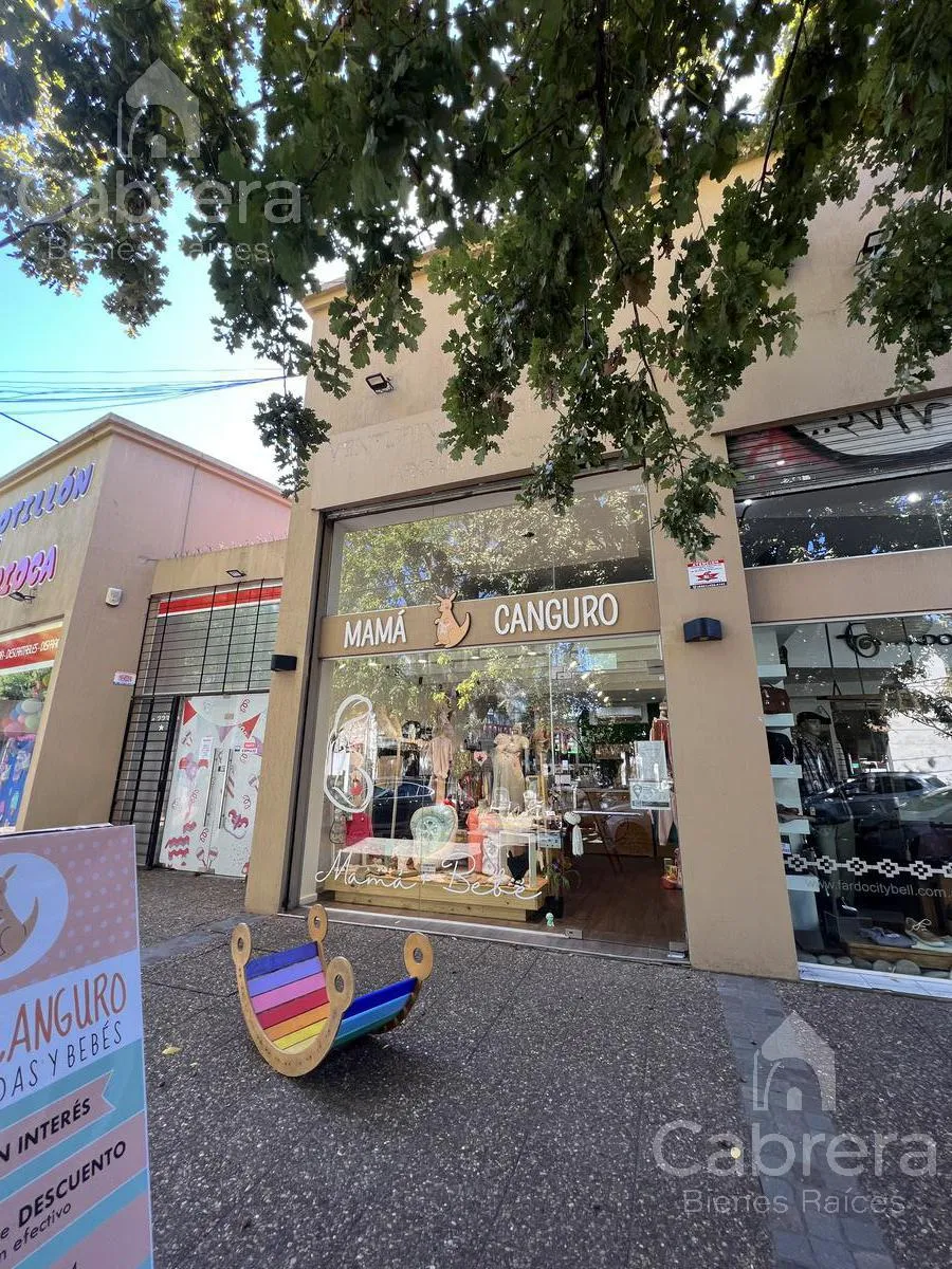 Local Comercial en 13 b e/ 473 bis y Cantilo