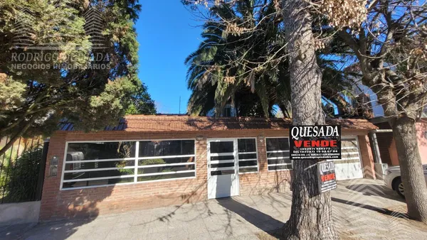 Casa en 41 entre 6 y 7 al 600