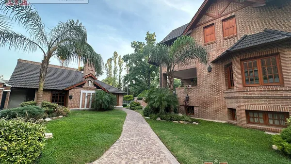 Departamento en Condominio LOS LARCES VI Bernardino Rivadavia al 500. Dpto 4 amb.