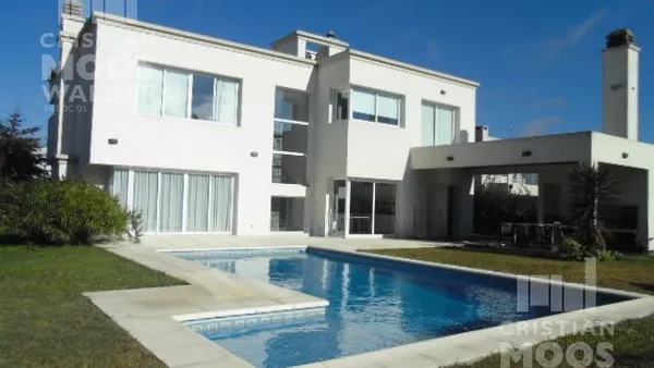 Casa en Barrio Haras Santa María