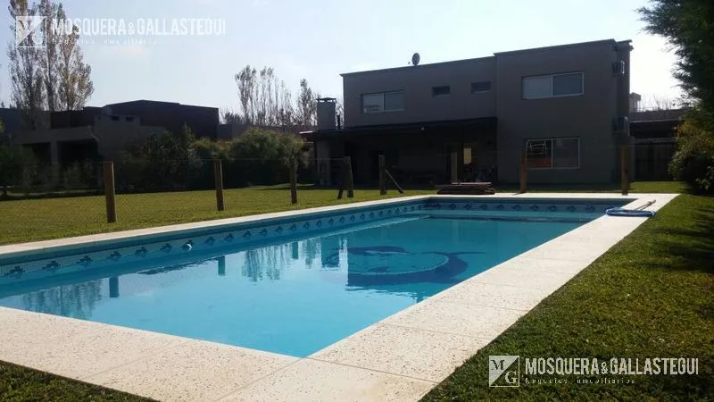 Casa en SANTA CATALINA al 600