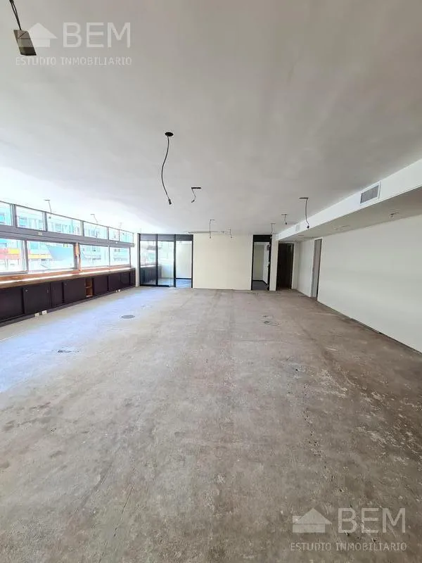 Oficina en Carabelas al 200