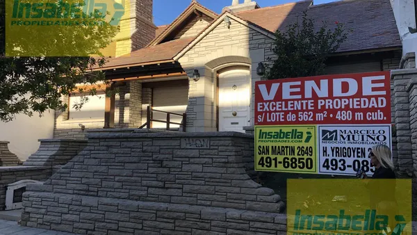 Casa en Yrigoyen 2058, entre Moreno y Bolivar