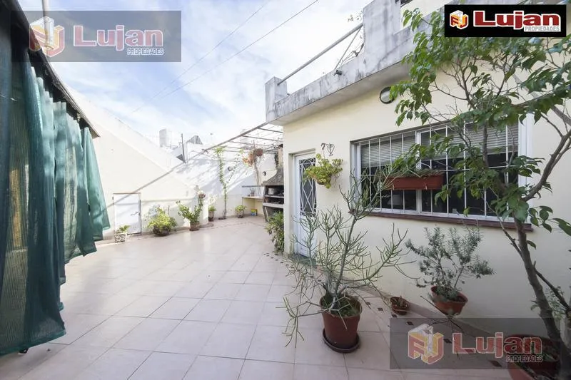 Casa en Zelada al 7.500