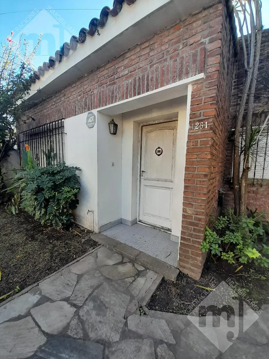 Casa en Arenales al 1200