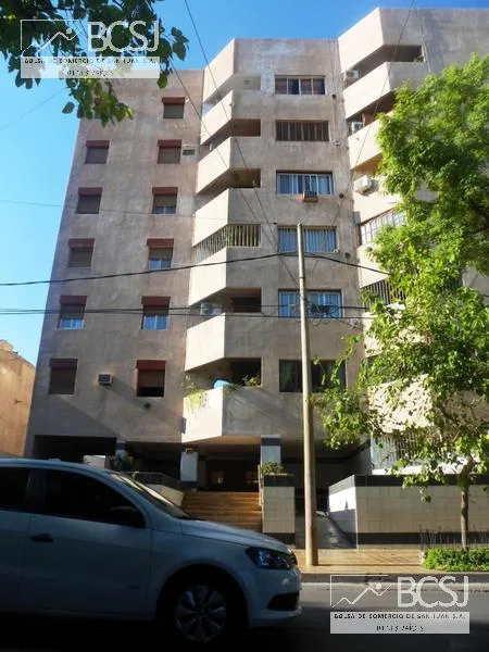 Departamento en Laprida entre catamarca y sarmiento al 200